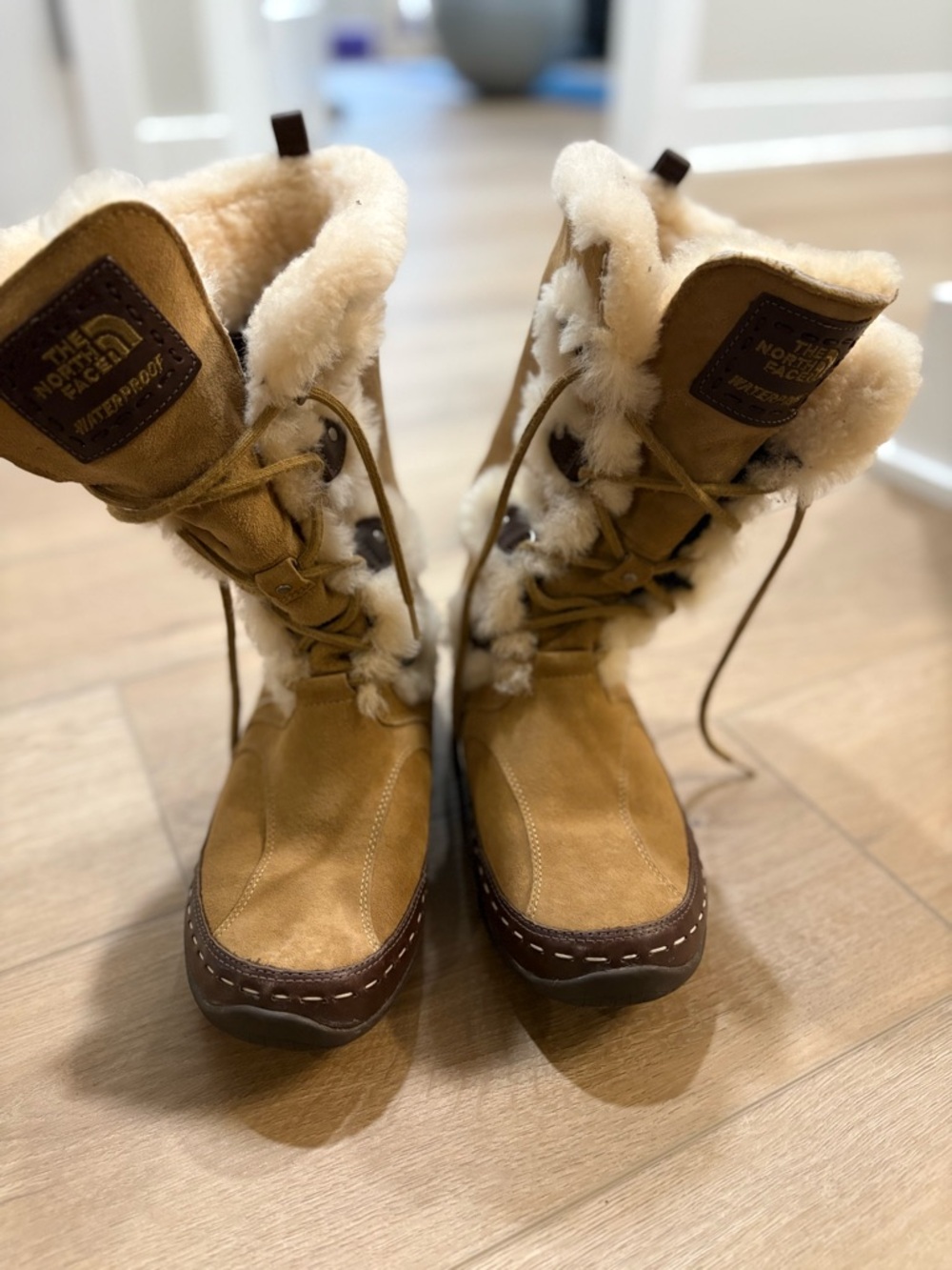 The North Face Suede Shearling Boots - Tan & Cream